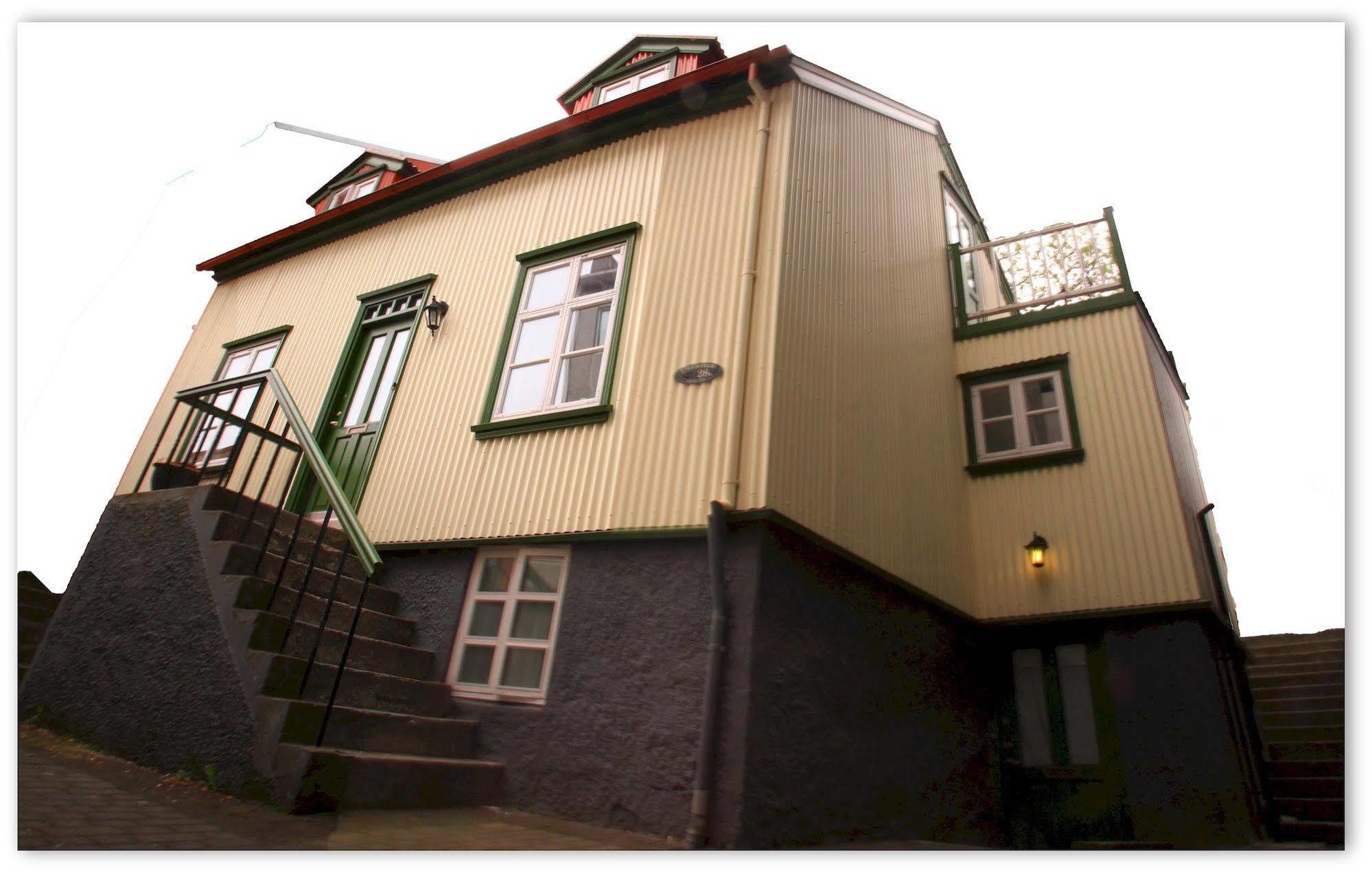 Grettir Guesthouse Reykjavik Exterior photo