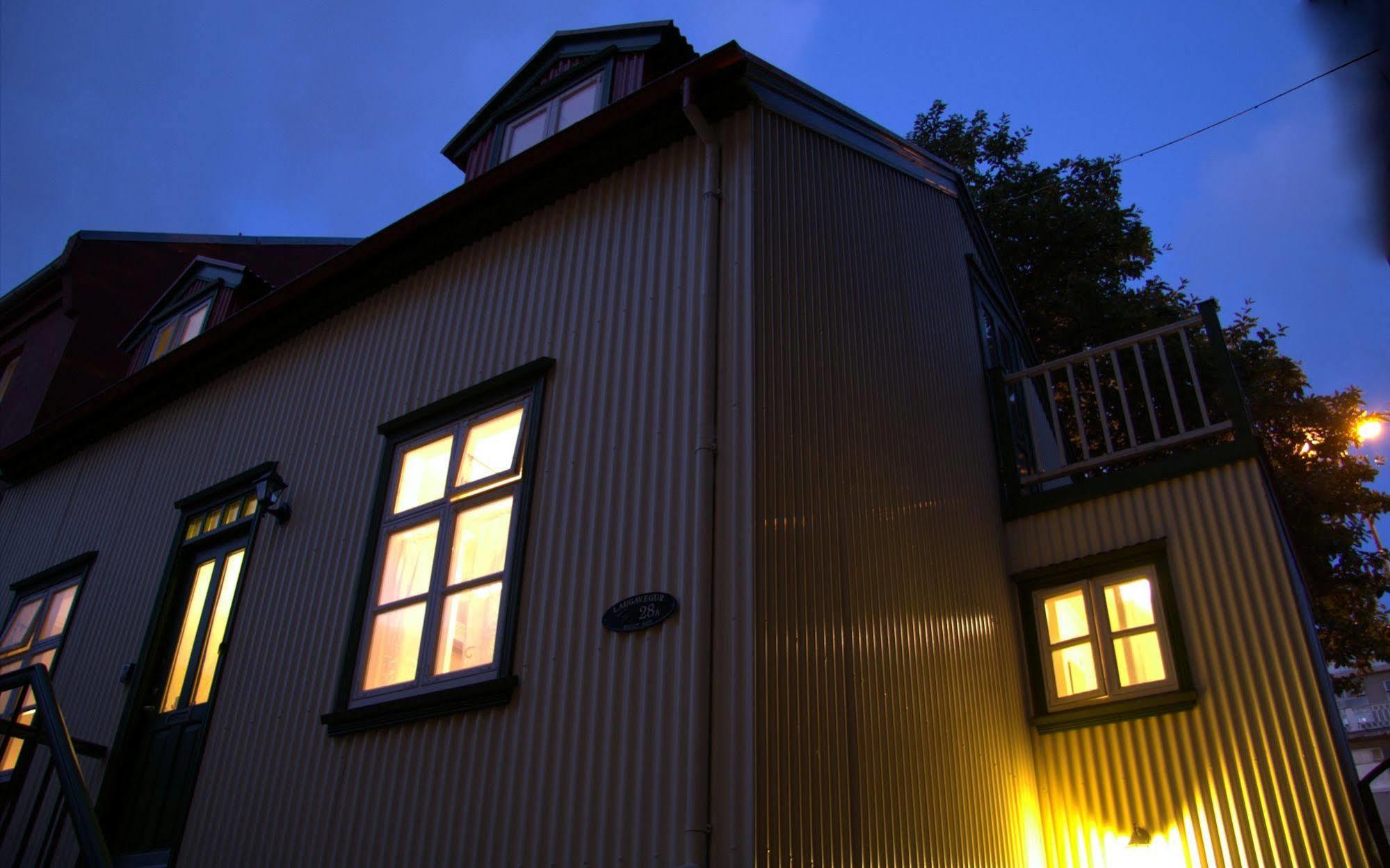Grettir Guesthouse Reykjavik Exterior photo