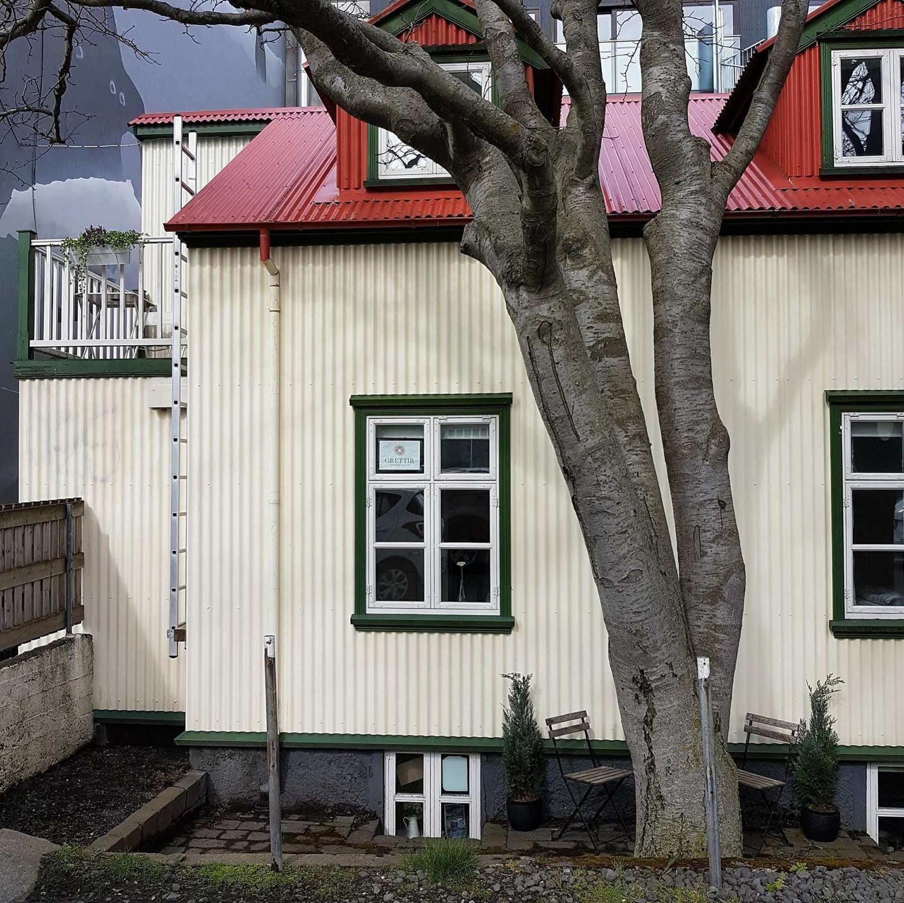 Grettir Guesthouse Reykjavik Exterior photo